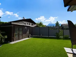 Moderne Gartenwohnung in sonniger Lage mit Bergblick