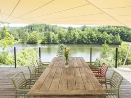 EXKLUSIVES DESIGNHAUS AM SEE mit PRIVATSTRAND und POOL - 80 min von Wien