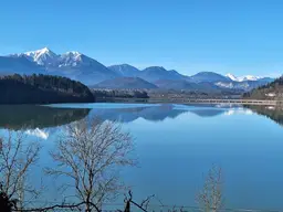 See- und Bergblick, Gartenwohnung mit großer Terrasse, 4 Zimmer, 2 Autoabstellplätze überdacht