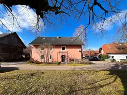 Charmantes, modernisiertes Mehrfamilienhaus mit großem Garten