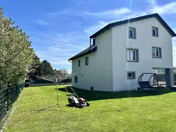 Ein- bis Zweifamilienhaus mit großem Garten in exzellenter Lage in Pregarten