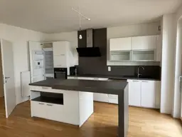 Schöne 3 Zimmer Wohnung mit Küche WARMMIETE WARMWASSER INKLUDIERT