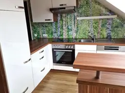PREIS REDUZIERT Renovierte 3 Zimmer Dachgeschosswohnung mit Balkon und Garage
