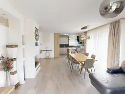 Exklusives Einfamilienhaus mit Outdoor-Sauna, großzügigem Garten und hochwertiger Ausstattung in Sommerein