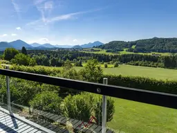Licht - Weite - Eleganz - Architektenhaus in herrlicher Panoramalage nahe Salzburg