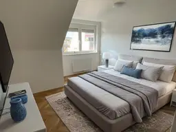 Befristet vermietet: Dachgeschosswohnung mit 2 Zimmern und 13 m²  Terrasse