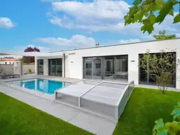 Traumhafter Bungalow mit Pool und Doppelgarage