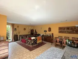 Großzügiges Einfamilienhaus am Stadtrand mit Garten, Terrasse und Doppelgarage