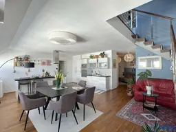 Lichtdurchflutete ca. 130m² Dachgeschoss-Maisonette mit Dachterrasse und Weitblick