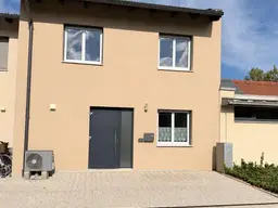 Exklusive Doppelhaushälfte zur Miete in Tulln – Erstbezug mit schönem Garten