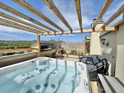 VOLLMÖBLIERTE DG-WOHNUNG MIT DACHTERRASSE + WHIRLPOOL