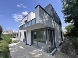 Traumhafte Doppelhaushälfte - Erstbezug mit 5 Zimmern, Garten, Wohnkeller und Stellplätzen!
