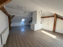Gemütliche Dachgeschosswohnung mit Garten, Garage und großzügigem Ausbaupotenzial