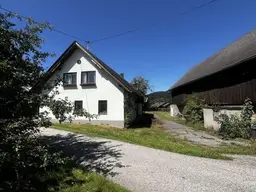 Geräumiges Landhaus mit Renovierungsbedarf, Scheune und großzügigem Grundstück in idyllischer Lage