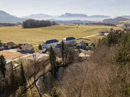 Bis zu 80.000 € Wohnbauförderung möglich: Traumhafte Fünfzimmerwohnung über zwei Etagen mit weitläufigem Garten in Elixhausen