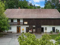 Südkärnten: Historisches, sanierungswürdiges Bauernhaus mit Stall/Tenne + Garten