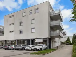 Neuwertige große Eigentumswohnung mit großzügiger Terrasse