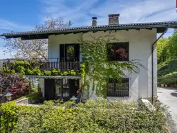 Panorama-Landhaus über der Bucht mit Badeplatz-Option &amp; Baulandreserve