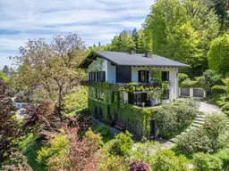 Panorama-Landhaus über der Bucht mit Badeplatz-Option &amp; Baulandreserve