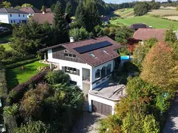 Hochwertiges Einfamilienhaus in ruhiger Naturlage mit charmantem Garten, Pool und Ausbaumöglichkeit
