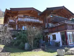 Wohnhaus mit Weinkeller in ruhiger Lage von Oberndorf in Tirol, mit Blick auf den Wilden Kaiser