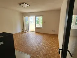 Frisch sanierte 2-Zimmer Wohnung mit Loggia