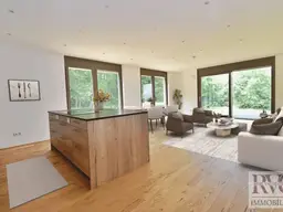 IGLS Erstklassige 4-Zimmer Wohnung mit 3seitigem Privatgarten