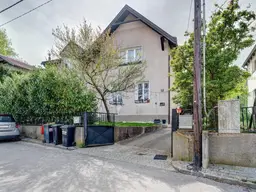 Familienfreundliches Mehrfamilienhaus mit Fernblick über Kierling – 2 Wohneinheiten mit Potenzial !