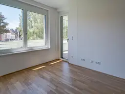 Großzügige 4 Zimmer Wohnung in Bahnhofsnähe, 2 KFZ Abstellplätze - PROVISION BEZAHLT DER ABGEBER