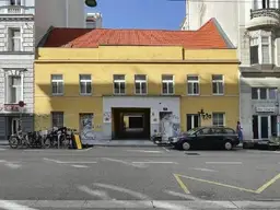 Zwischennutzung im 7. Bezirk: Bürofläche mit zahlreichen Parkplätzen zu vermieten