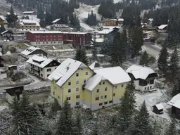 Gasthof Gstemmerblick: Traditionsreiche und rentable Hotelimmobilie in schneesicherer Skiregion – Perfekt für Vereine &amp; Stiftungen