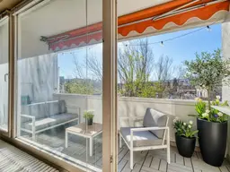 *Sonnige 5,5 Zimmer Wohnung mit 2 Eingängen, 2 Loggien und Garagenbox - Uneinsehbar mit Fernblick