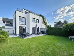 Modernes Traumhaus mit großer Dachterrasse und ausgebautem Wohnkeller, Seeblick inklusive!