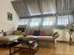 Sonnige 4 Zimmer Dachgeschoßwohnung mit Terrasse im Nibelungenviertel