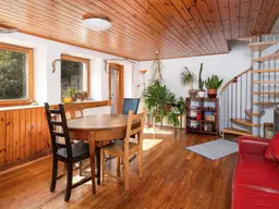 Bunte Villa mit Scheune und Gartenparadies