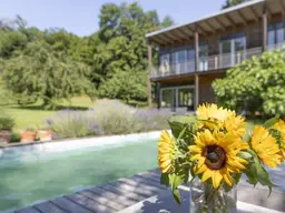 Natur trifft Moderne: Traumhaus mit prachtvollem Garten, Pool und nachhaltiger Ausstattung in Rekawinkel