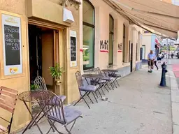 Kleine Bar mit Garten gegenüber dem Naschmarkt