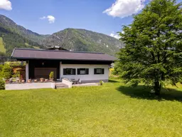 Freizeitwohnsitz: Grundstück mit Altbestand und Bergblick