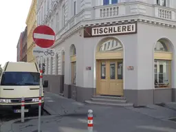 Tischlerei mit CNC und Spritzlackierraum nahe U-Bahn