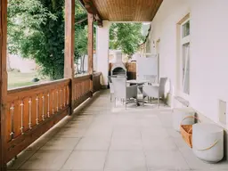 Geschmackvoll sanierte 3 bis 4-Zimmer-Terrassenwohnung mit Carport-Stellplatz im Ortskern von Maria Lankowitz