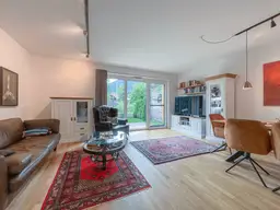 Neuwertige Wohnung mit Reihenhaus-Charakter und eigenem Eingang