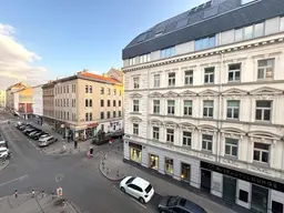 Hochwertig sanierte Loggia-Wohnung mit Sauna und Homeoffice in U1-Nähe!