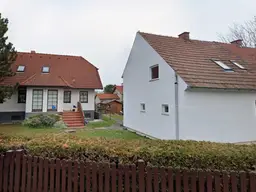 Rarität in Leopoldau: Großzügiges Eigengrundstück mit ca. 1.200 m² Größe und 2 Wohnhäusern, nahe der U1!