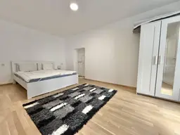 Attraktive Mietkauf-Gelegenheit im Herzen von Klosterneuburg: 2 ZIMMER – 72 m² gew. NFL – CHARMANTER EINGANGSBEREICH IM FREIEN – TOP AUSSTATTUNG