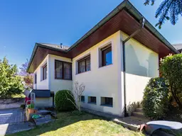Viel Haus. Viel Garten. 7,5 Zimmer auf 1.120 m² in Waltendorf.