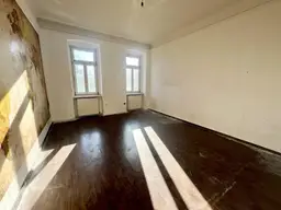 Modernisierungsbedürftige 2-3 Zimmer Wohnung im 1.ten Liftstock