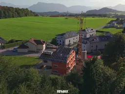Penthouse-Charakter in Elixhausen: Panoramablick, 33 m² Terrasse und bis zu 4,20 Meter Raumhöhe