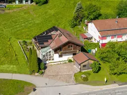 RESERVIERT: Außergewöhnliches Wohnhaus mit Wellnessbereich und Hallenbad