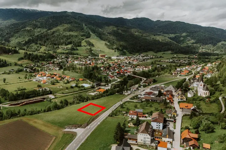Lage mit Skiberg im Hintergrund