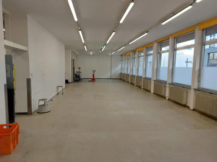 Foto 1 großer Büroraum E.20_Büroräume und Lager MO